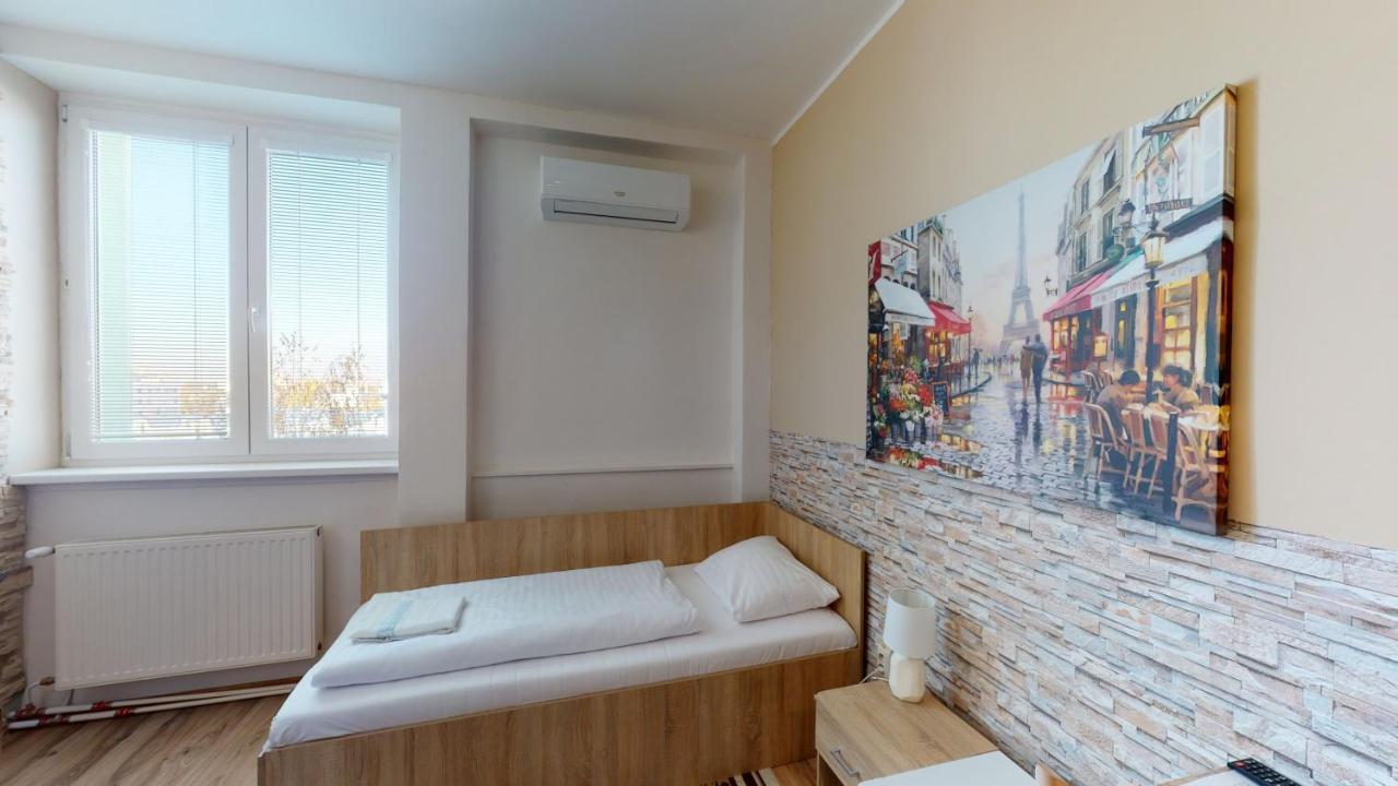 Hotel Hubert Nové Zámky Nove Zamky Exterior foto