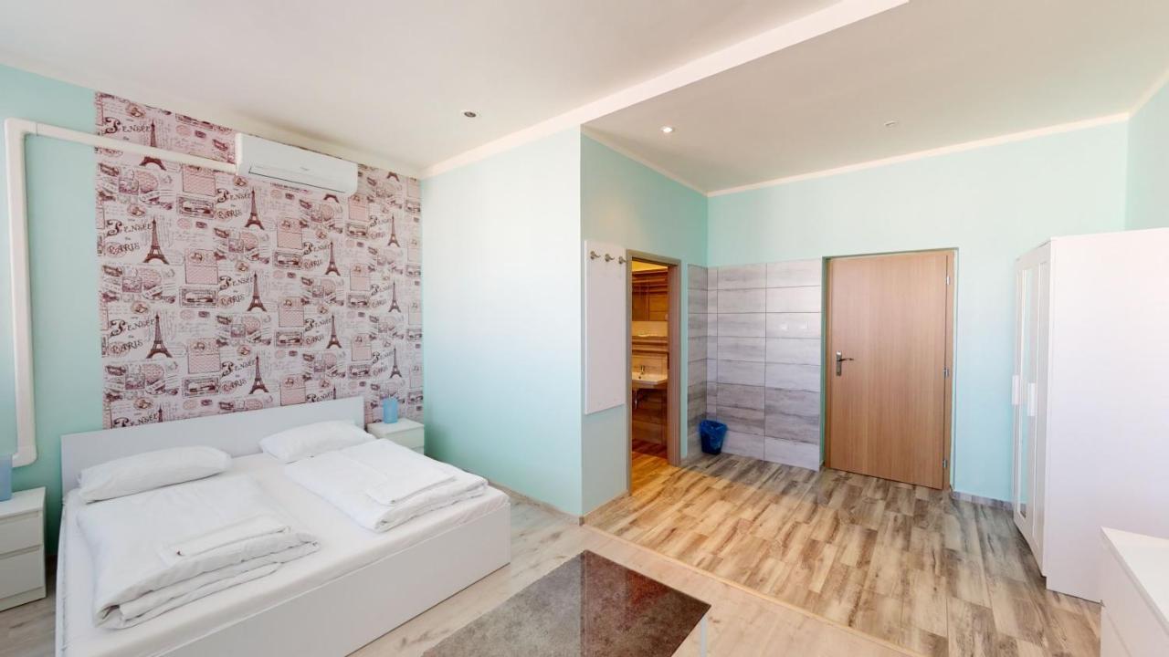 Hotel Hubert Nové Zámky Nove Zamky Exterior foto
