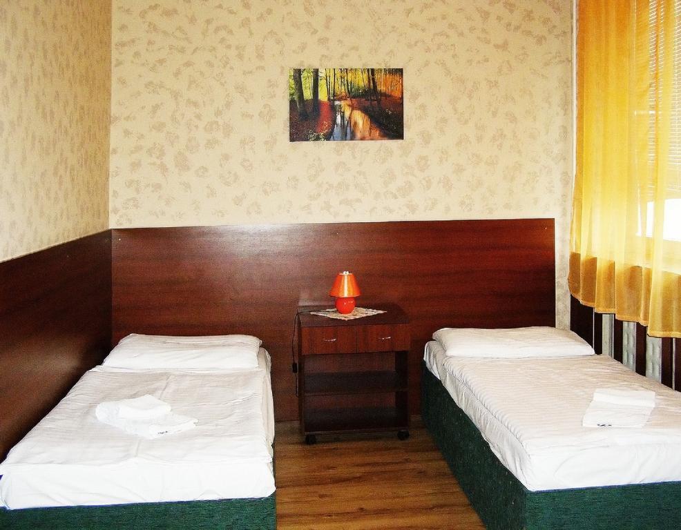 Hotel Hubert Nové Zámky Nove Zamky Exterior foto