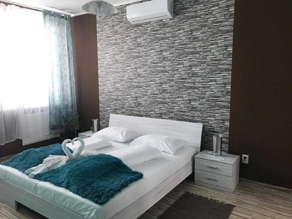 Hotel Hubert Nové Zámky Nove Zamky Exterior foto