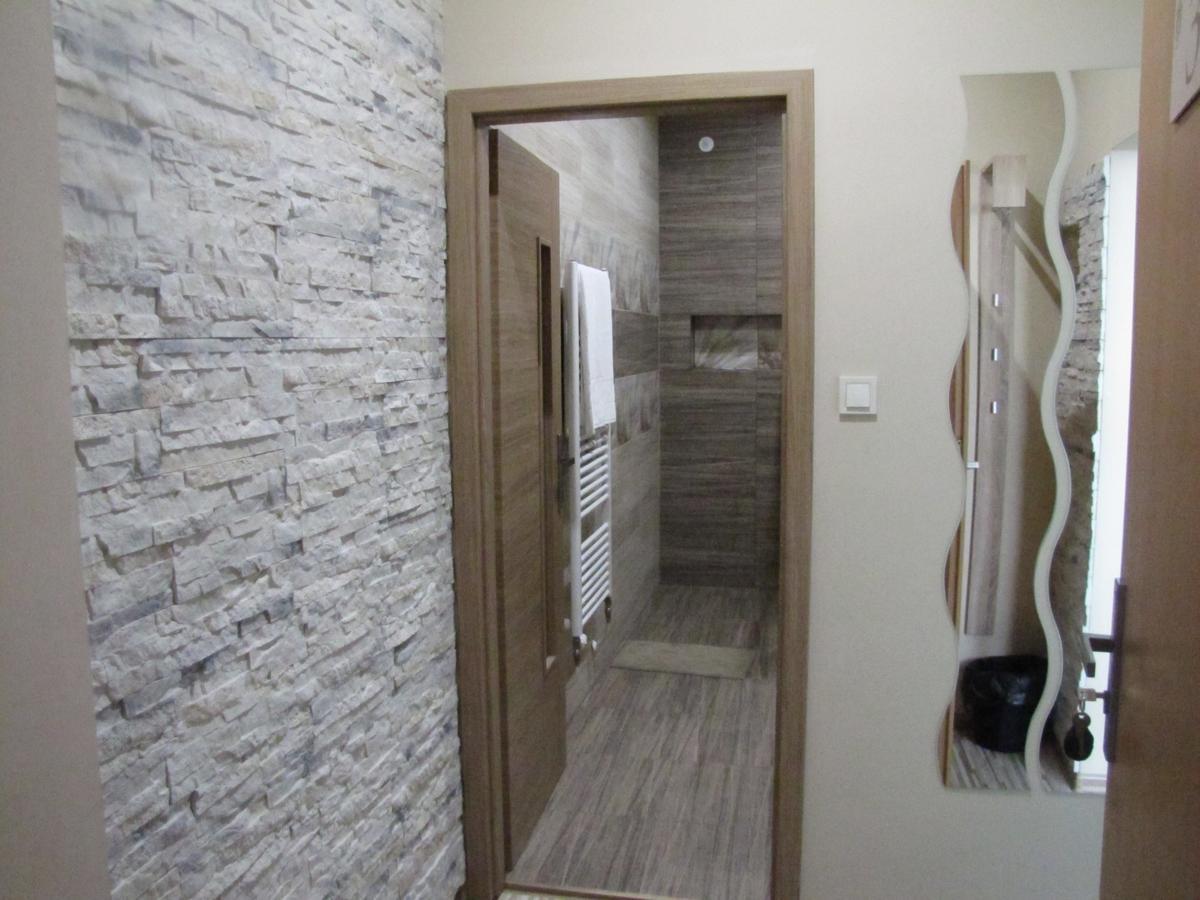 Hotel Hubert Nové Zámky Nove Zamky Exterior foto